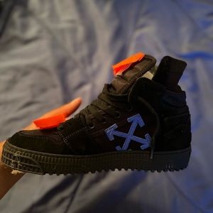 AUTHENTIC OFF WHITE SNEAKERS